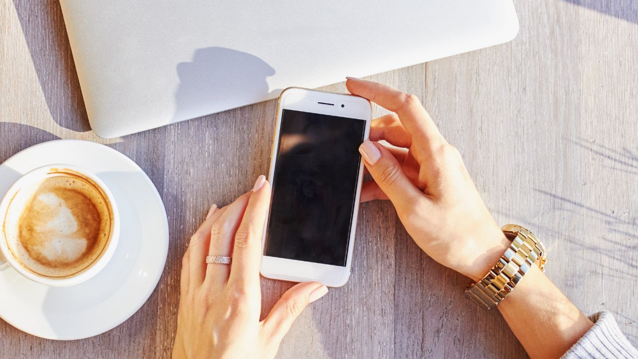 スマホからWEBでeSIMを購入